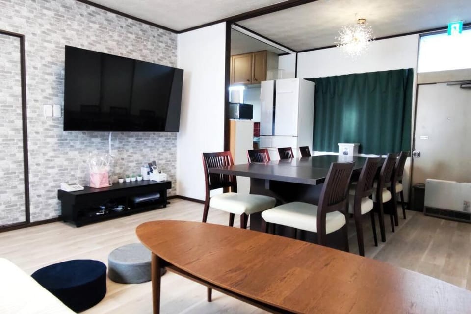 Communal lounge/ TV room, TV and multimedia, Living room, Dining area, Evening entertainment