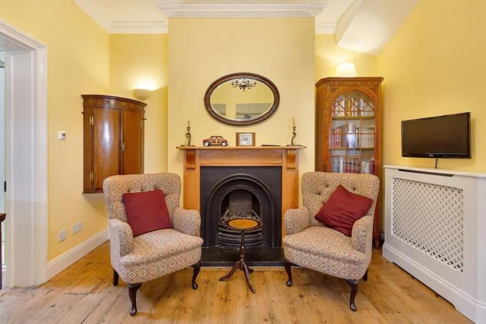 Windsor/Legoland/Ascot charming 3BR home in centre Villa in Windsor