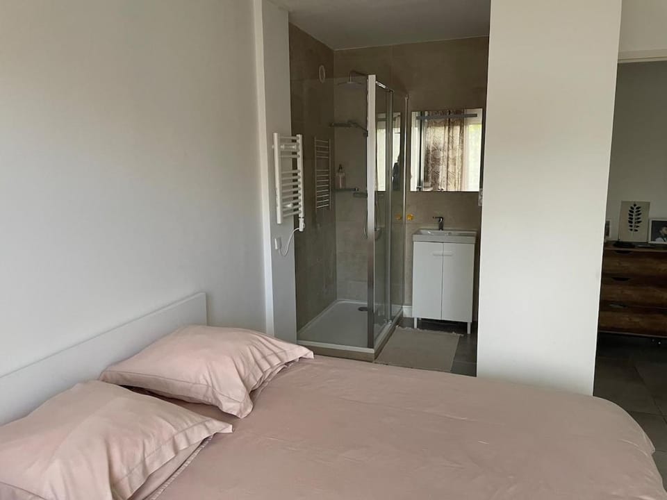 Bed, Photo of the whole room, Bedroom, wardrobe