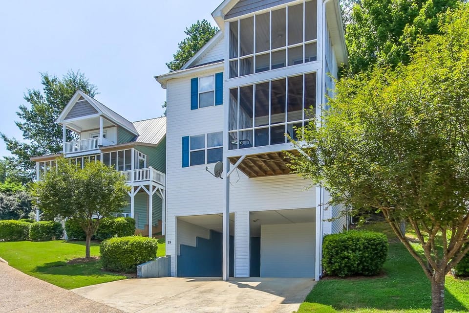 House # 29 -Castaway (Pet Friendly) House in Weiss Lake