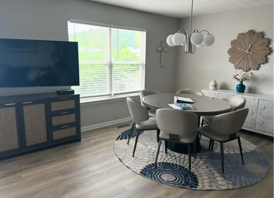 House # 29 -Castaway (Pet Friendly) House in Weiss Lake