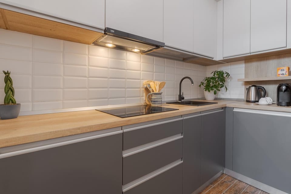 Coffee/tea facilities, Kitchen or kitchenette, Decorative detail, Dining area, stove, washing machine, kitchen, kitchen