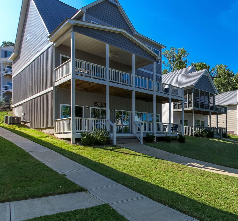 House #44 Dock Holiday (no pets) Lakefront Private Boatslip House in Weiss Lake