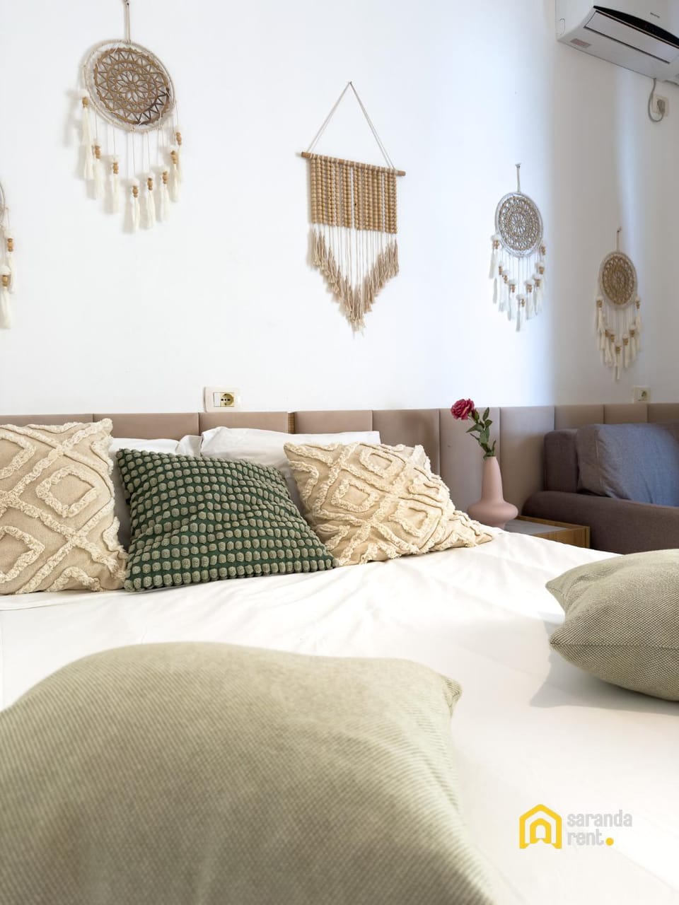 Bed, Seating area, Bedroom