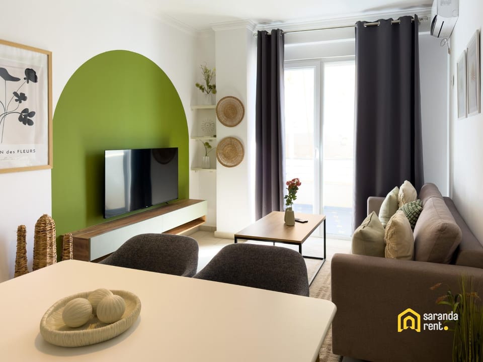 TV and multimedia, Living room, Seating area, Evening entertainment