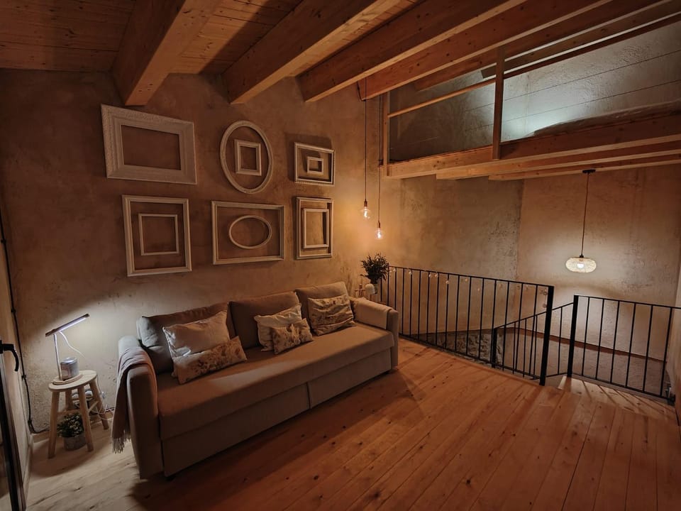 Bed, Living room, Photo of the whole room, Bedroom
