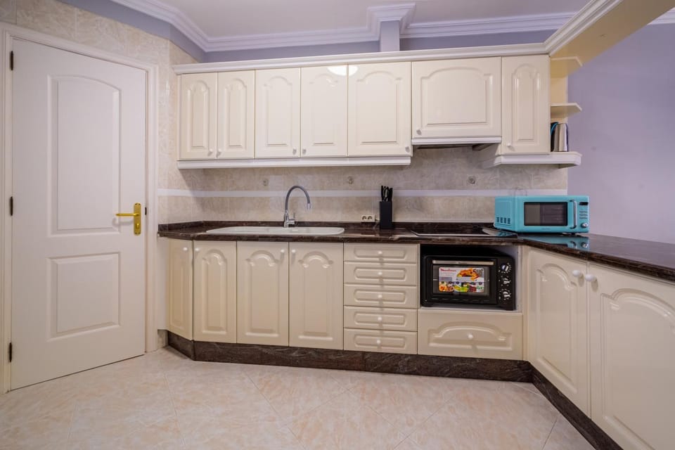Kitchen or kitchenette, minibar, pet friendly, stove