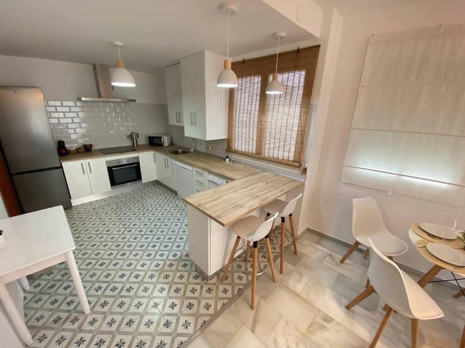 Kitchen or kitchenette, Dining area, dishwasher, heating, oven, pet friendly, stove, washing machine, air conditioner