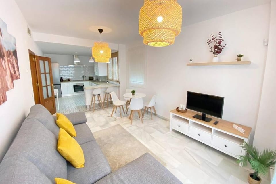 TV and multimedia, Kitchen or kitchenette, Living room, Dining area, heating, internet, pet friendly, stove, air conditioner