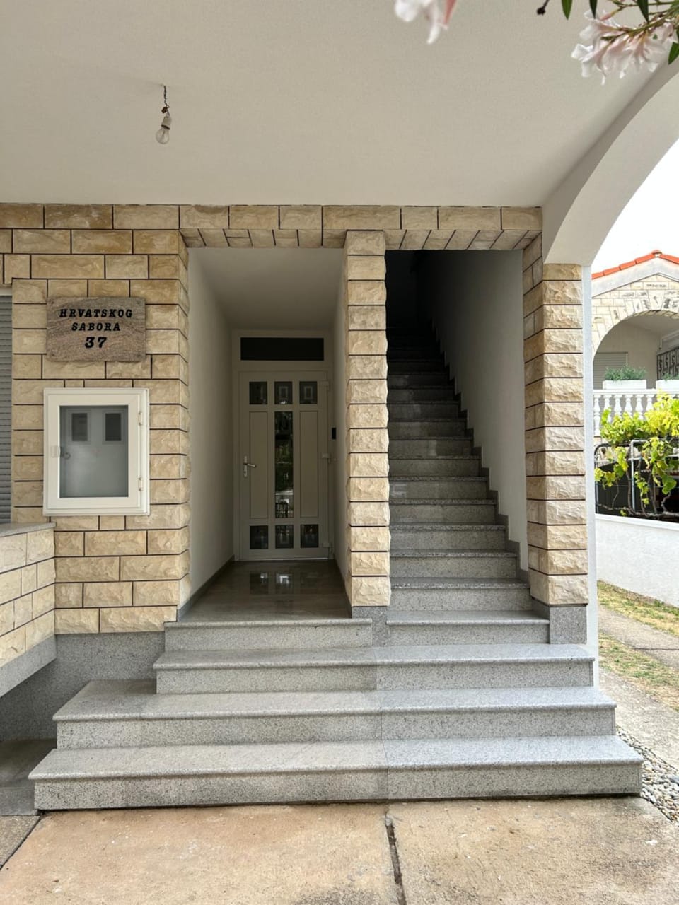 Facade/entrance