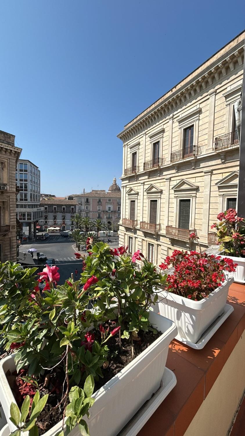 Property building, Spring, Day, City view, Location