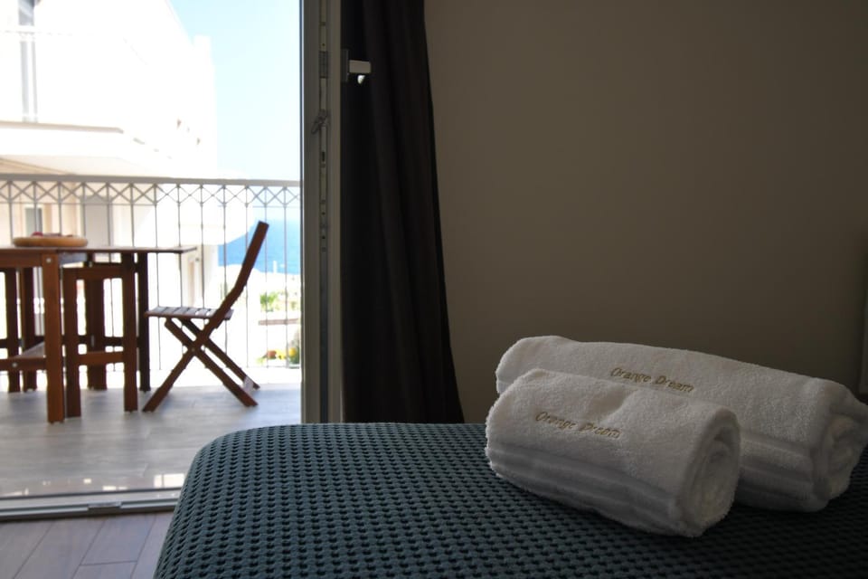 Bed, View (from property/room), Balcony/Terrace, Bedroom, towels