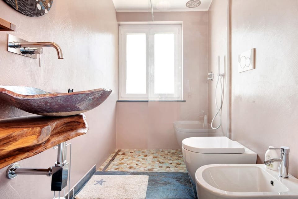 Bathroom, Living room