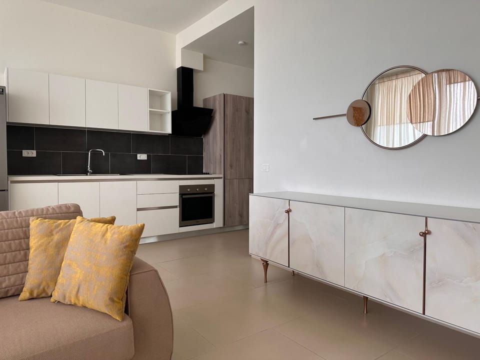 Kitchen or kitchenette, Living room, minibar, stove