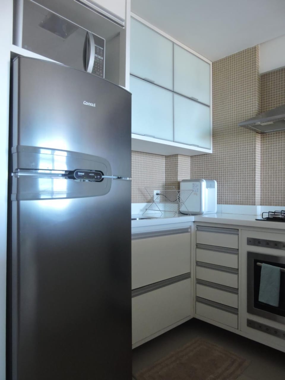 Kitchen or kitchenette, minibar, oven, stove