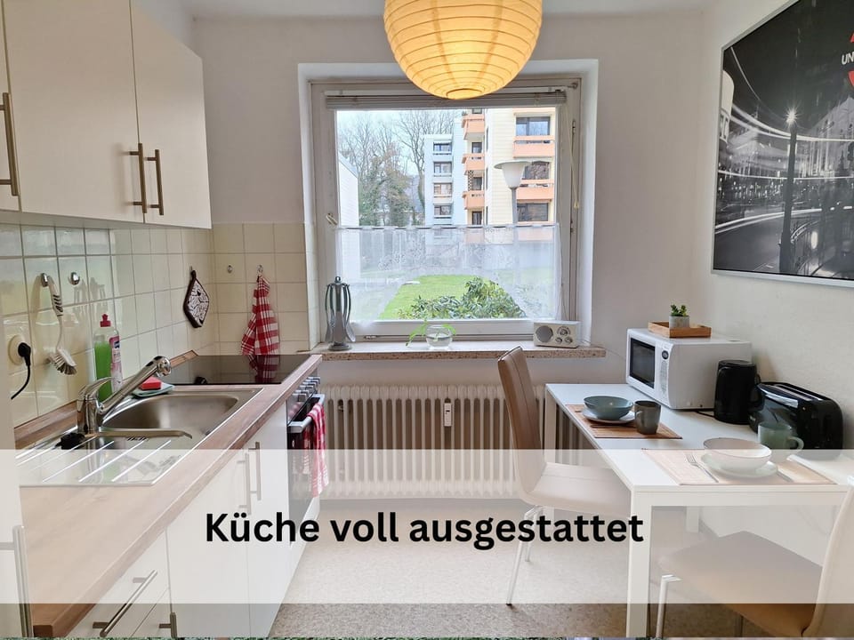 Coffee/tea facilities, Dining area, microwave, kitchen