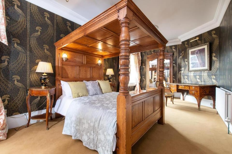 Bed, Photo of the whole room, Bedroom, wardrobe