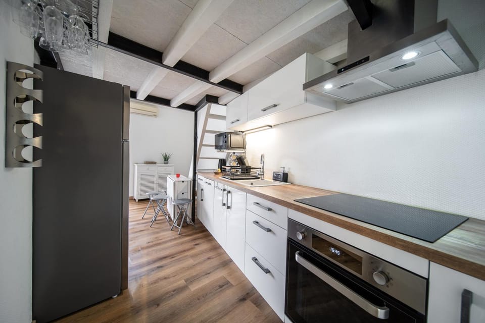 Kitchen or kitchenette, pet friendly, stove