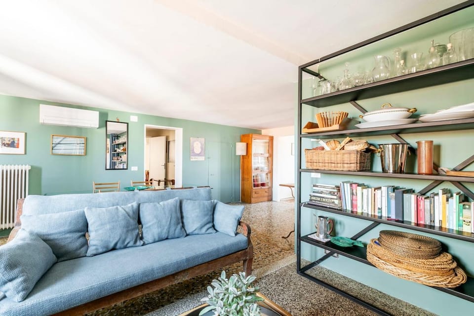 Library, Living room, Seating area