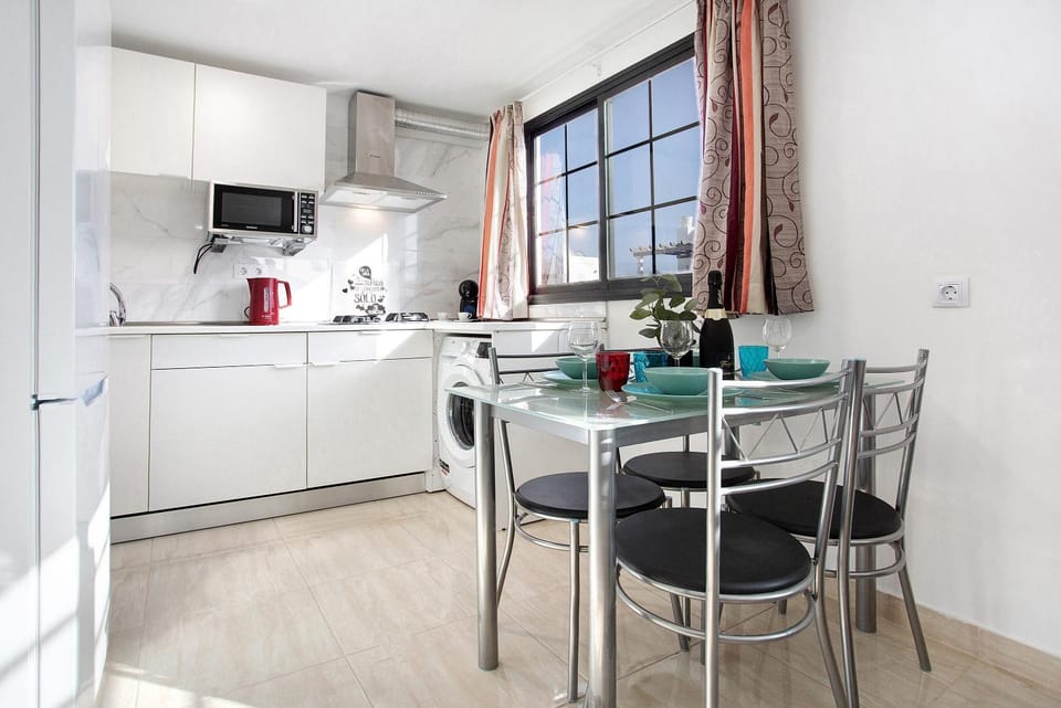 Property building, Kitchen or kitchenette, Living room
