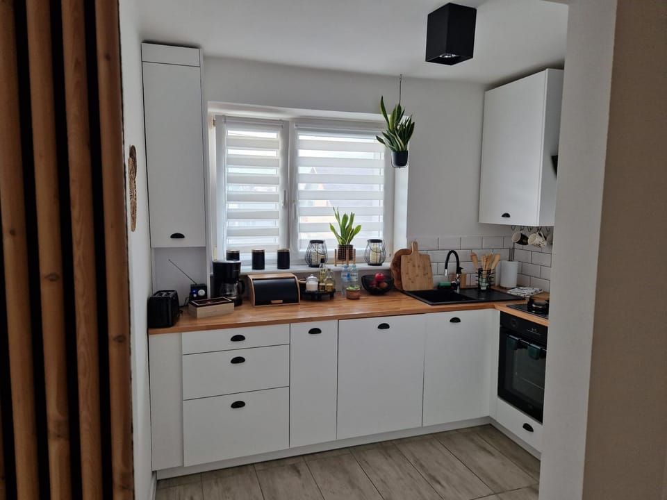 Coffee/tea facilities, stove, toaster