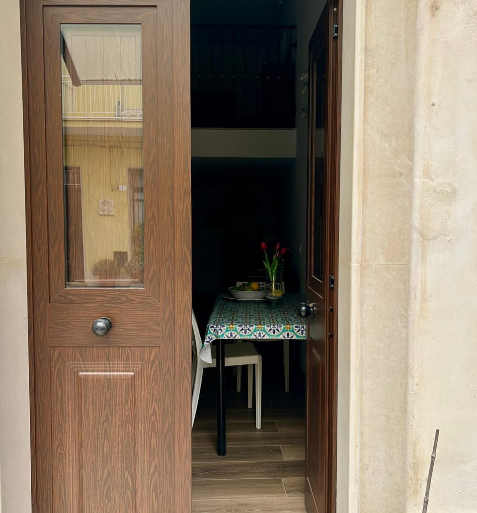 Property building, Patio, Dining area