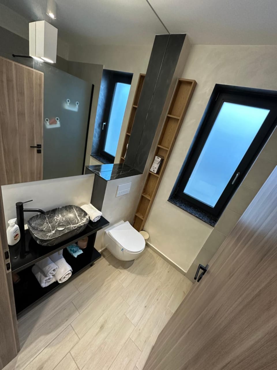 Toilet, Bathroom, towels