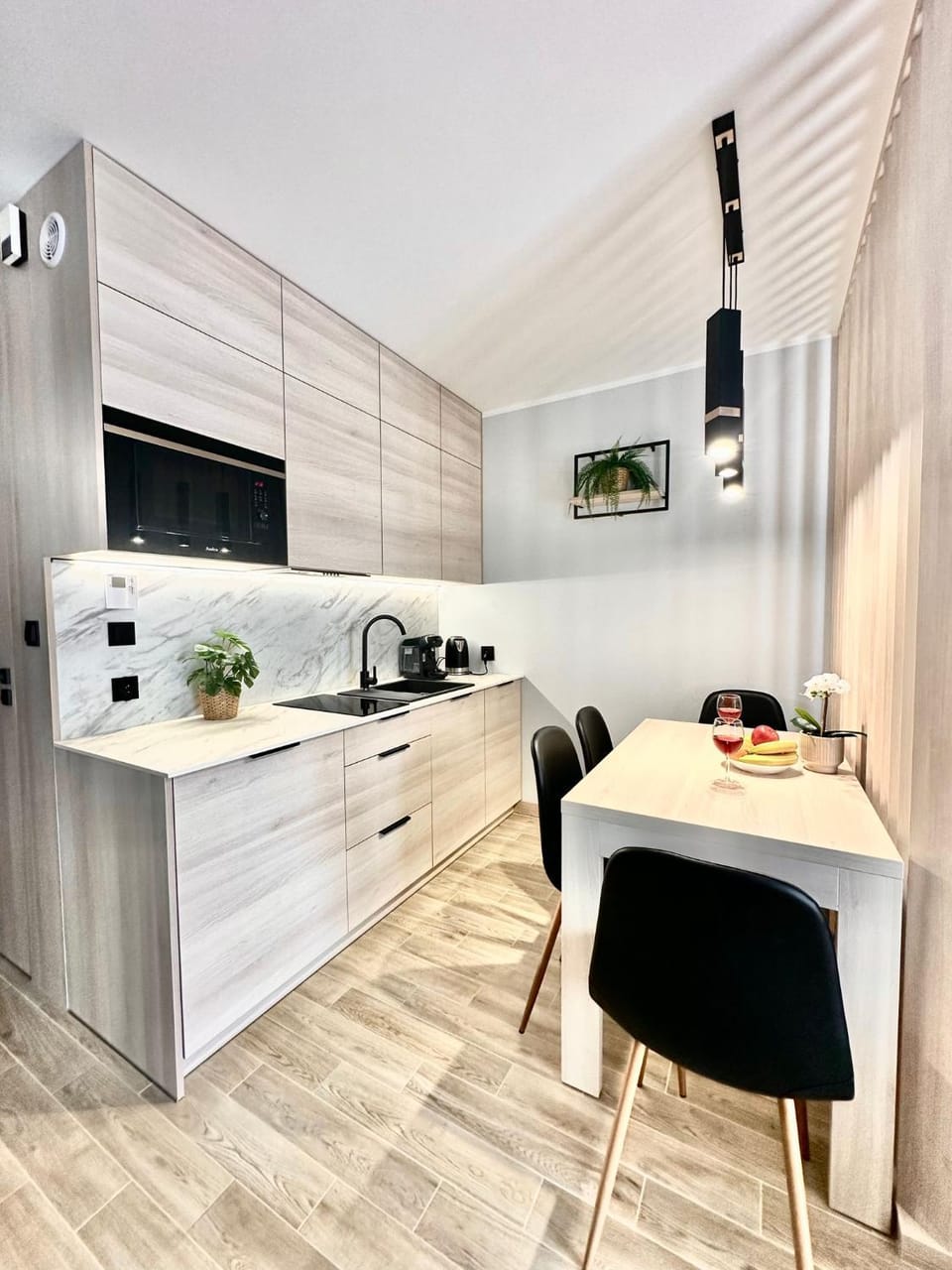 Kitchen or kitchenette, Dining area, oven, stove, toaster
