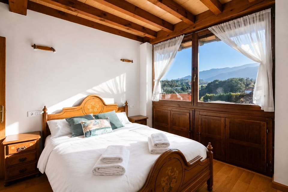 Bed, Photo of the whole room