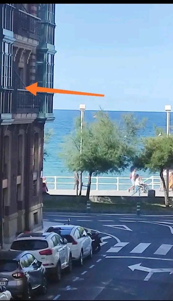 Neighbourhood, Sea view, Location