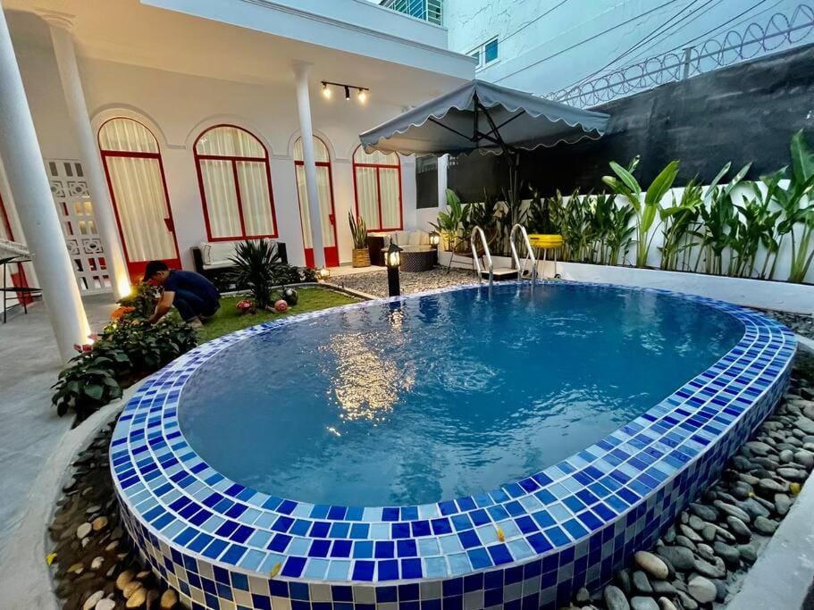 Swimming pool