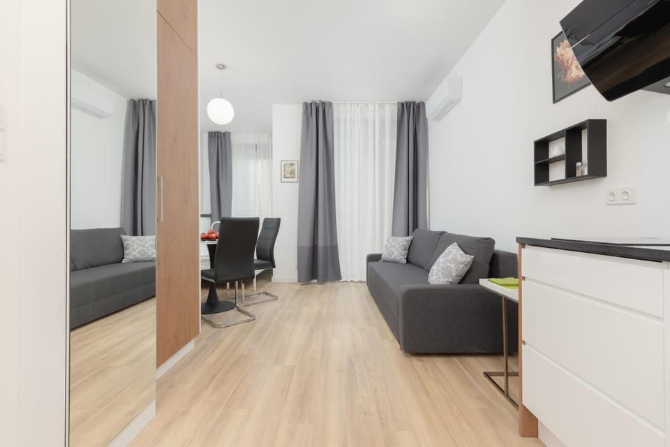 Communal lounge/ TV room, TV and multimedia, Living room, Photo of the whole room, Seating area, Evening entertainment, hair dresser