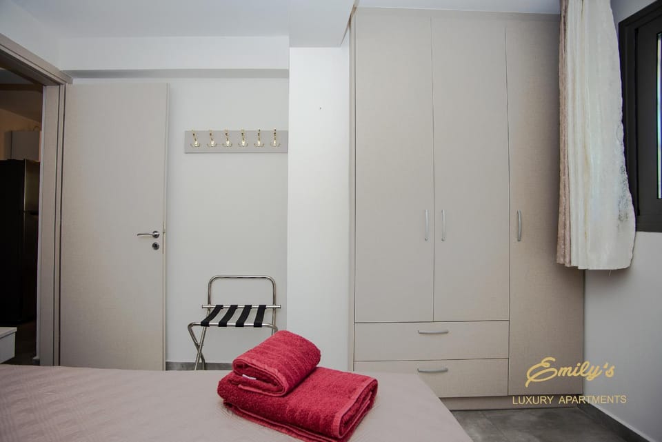 EMILY'S LUXURY APARTMENTS/ GARDEN House in Argostolion