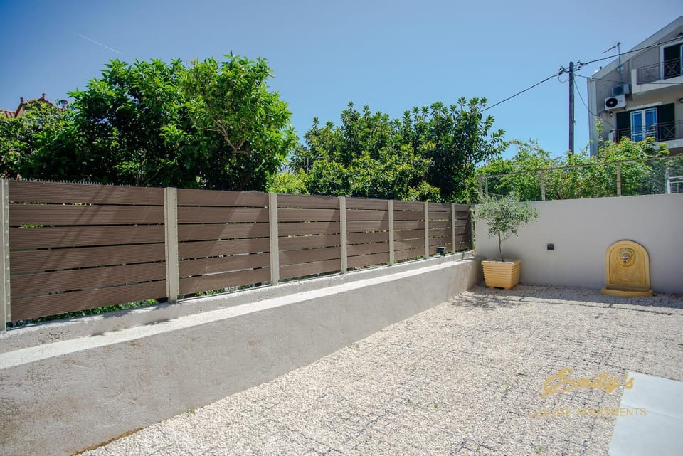 EMILY'S LUXURY APARTMENTS/ GARDEN House in Argostolion
