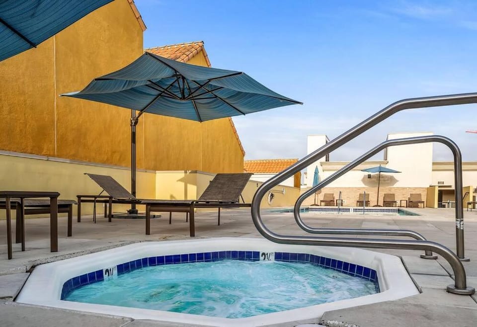 Hot Tub, Hot Tub