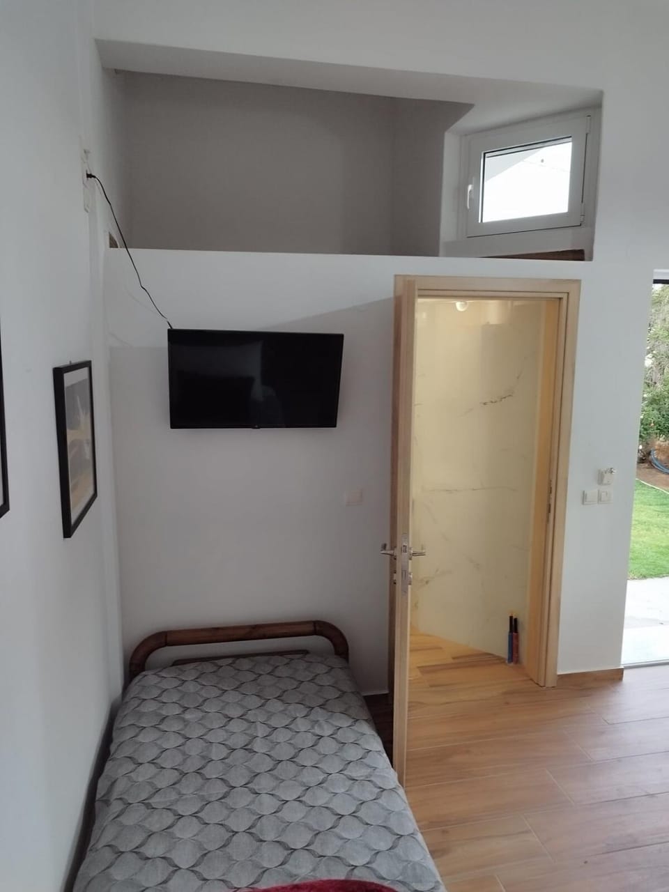 Bed, TV and multimedia