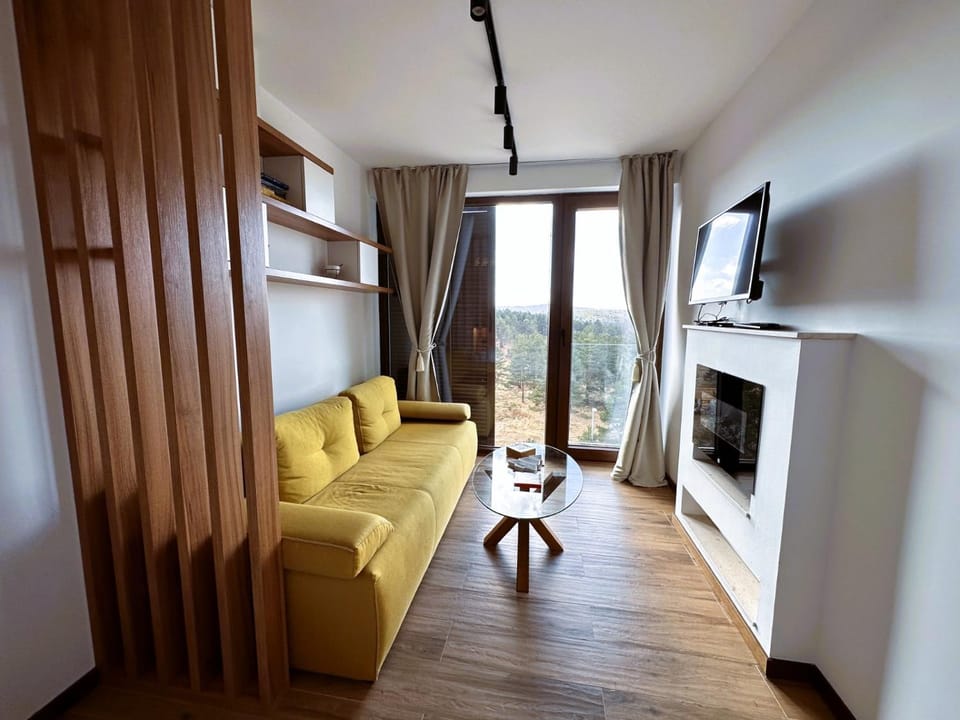 TV and multimedia, Living room, Seating area, flat iron
