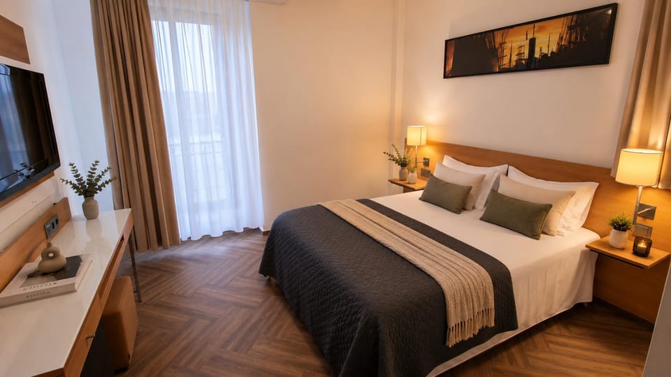 Bed, TV and multimedia, Bedroom
