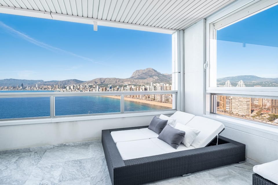 Bed, Day, Natural landscape, View (from property/room), Balcony/Terrace, Living room, City view, Mountain view, Sea view