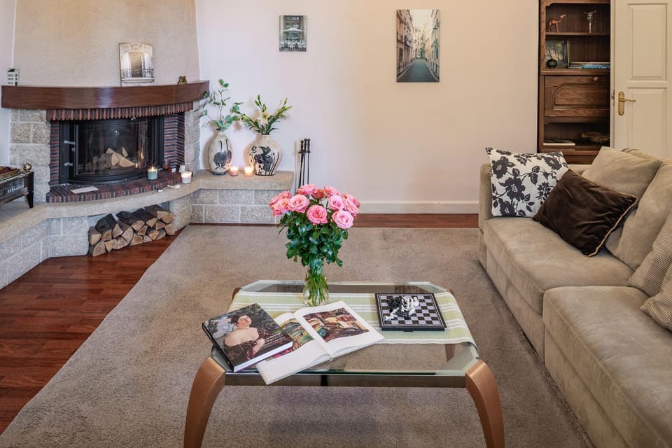 Day, Activities, Game Room, Library, Library, Living room, Lounge or bar, Seating area, Evening entertainment, Entertainment, VIP