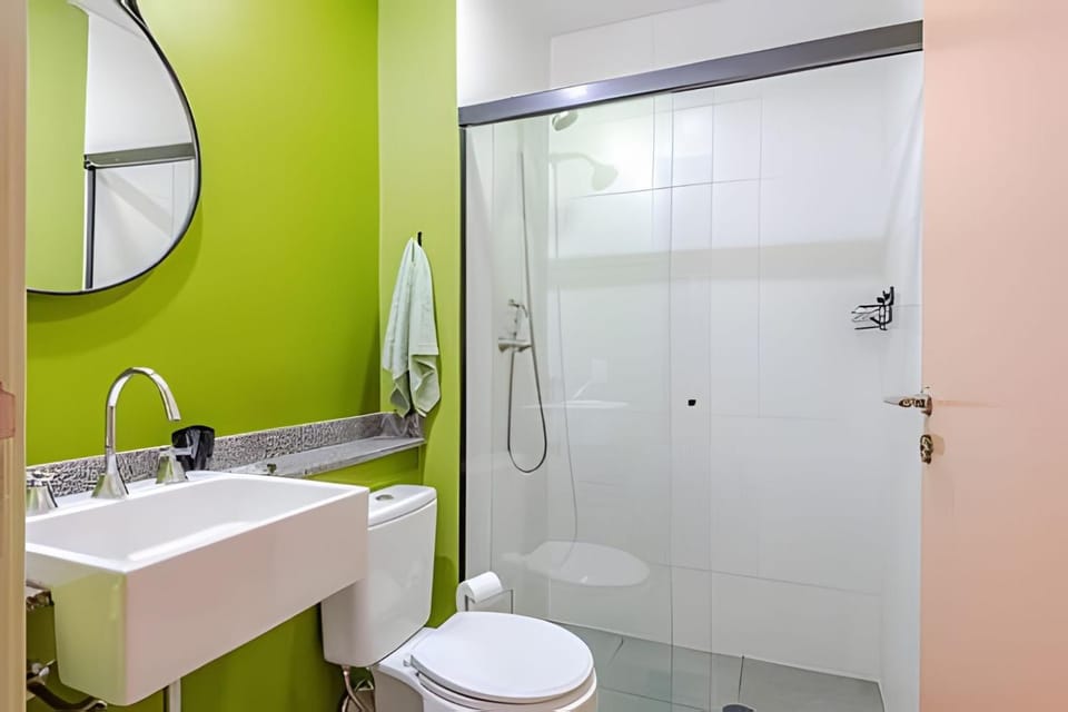 Shower, Toilet
