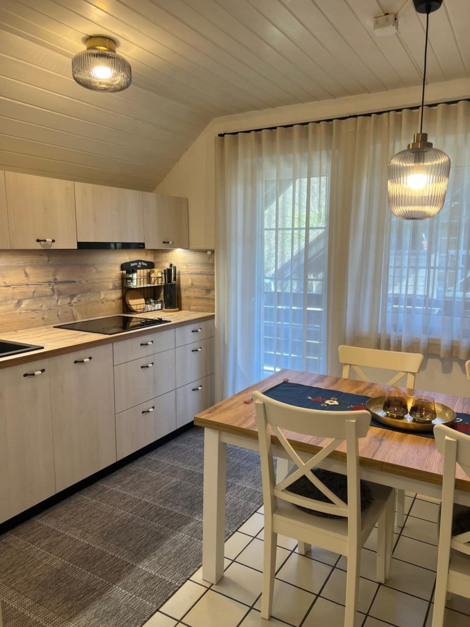 People, Kitchen or kitchenette, Seating area, Dining area, Breakfast, dishwasher, stove