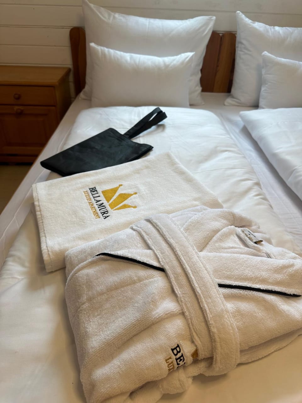 Bedroom, towels