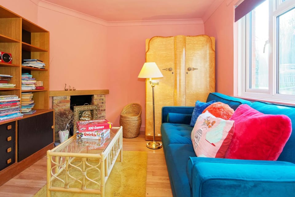 Library, TV and multimedia, Living room, Seating area, wardrobe