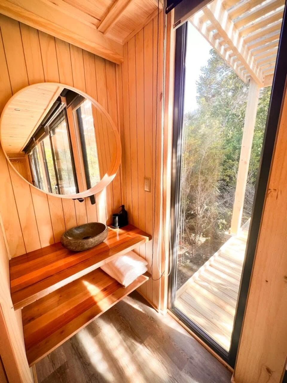 OUTSCAPE l Espectacular Cabaña en Lago Chapo House in Los Lagos, Chile