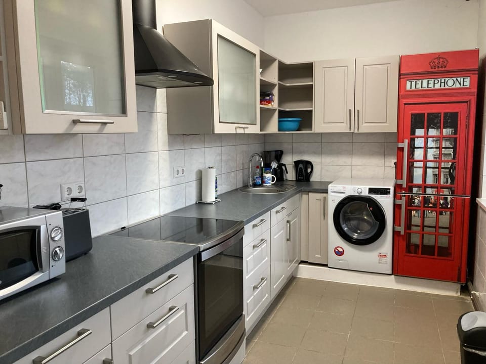 Coffee/tea facilities, Kitchen or kitchenette, dishwasher, minibar, oven, pet friendly, stove, toaster, washing machine, dryer