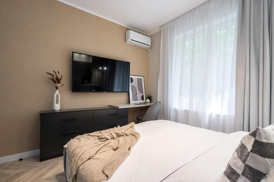 Communal lounge/ TV room, Bed, Bedroom, air conditioner