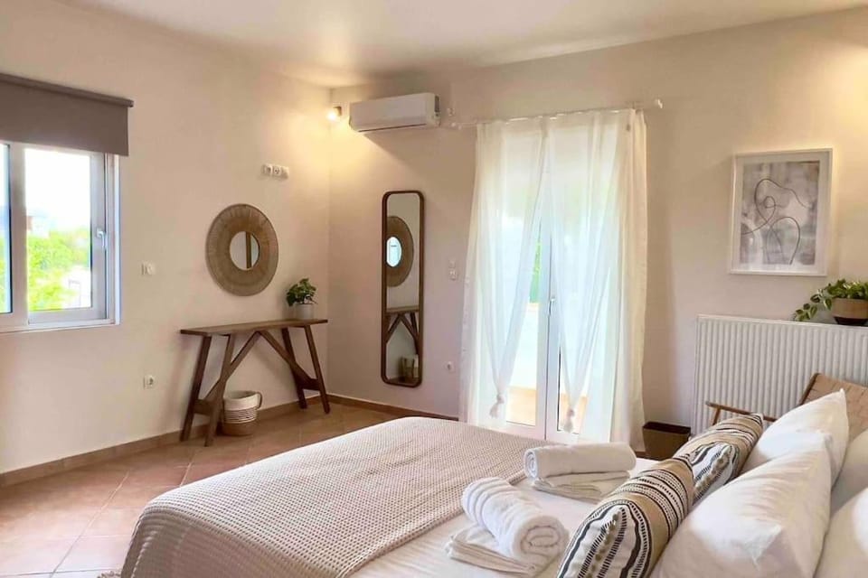 Bed, Bedroom, air conditioner