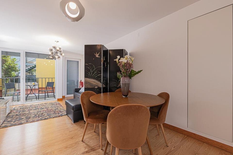 Seating area, Dining area