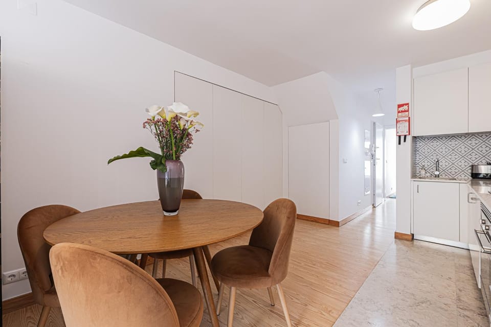Seating area, Dining area